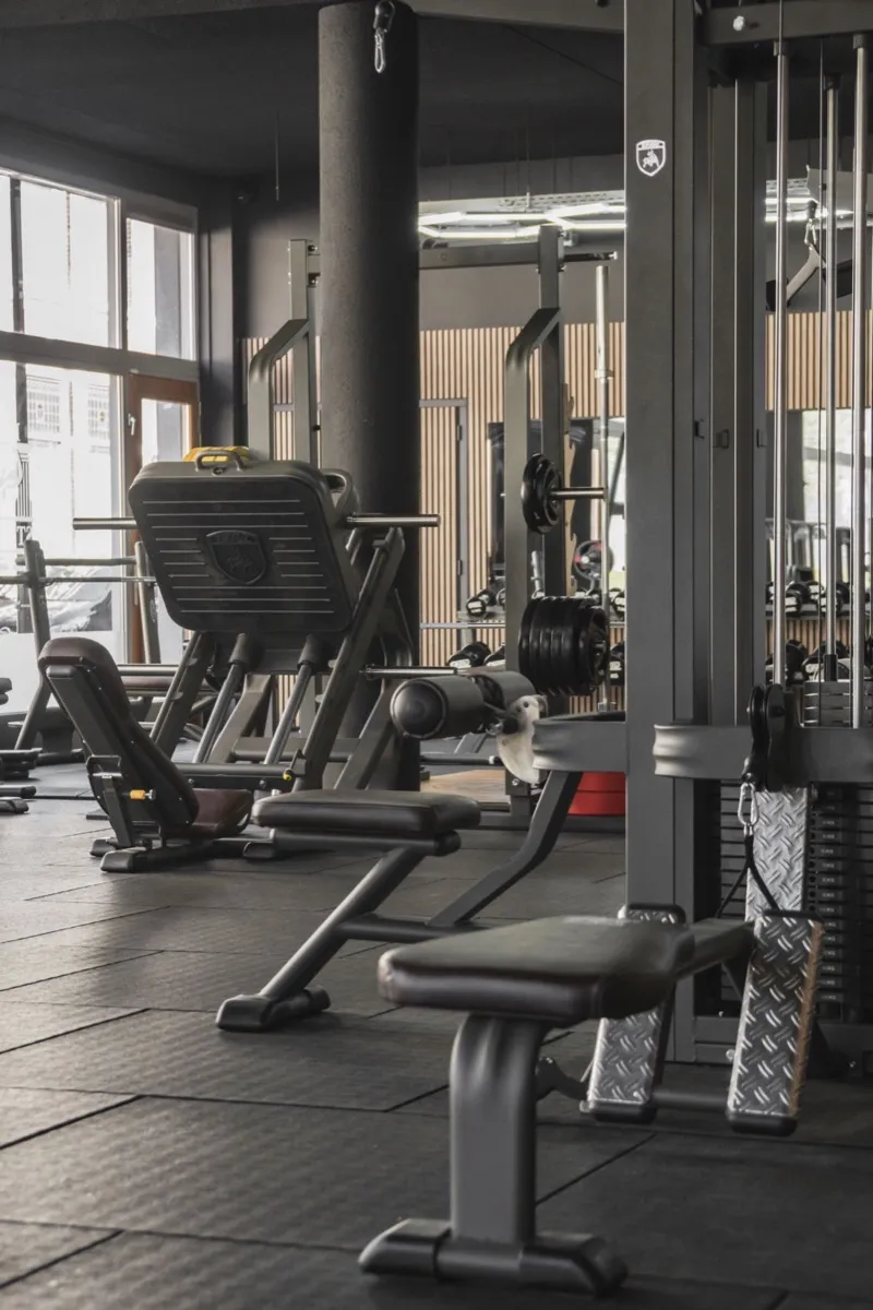 Appareils de fitness Telju Fitness en salle — Pillars of Strength Dordrecht